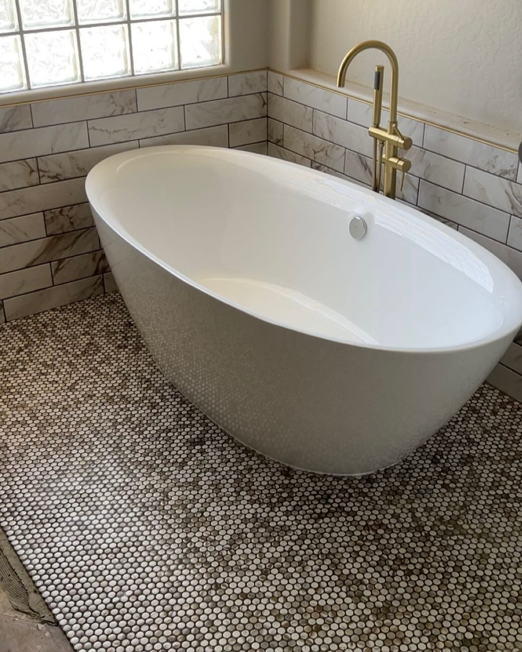 a bathtub in a bathroom